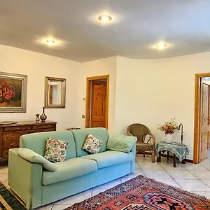 https://appartamento-in-villa-portico-privato-e-giardino.it-lombardy.com